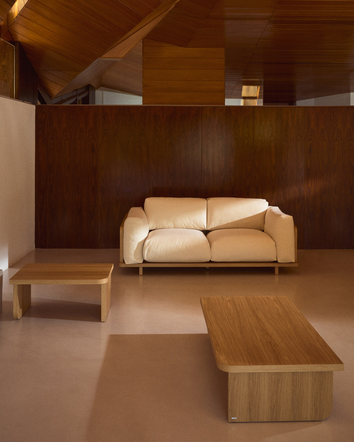 Oaq Couchtisch aus Eichenfurnier mit natürlichem Finish 140 x 75 cm FSC Mix Credit in Natur präsentiert im Onlineshop von KAQTU Design AG. Couchtisch ist von Kave Home