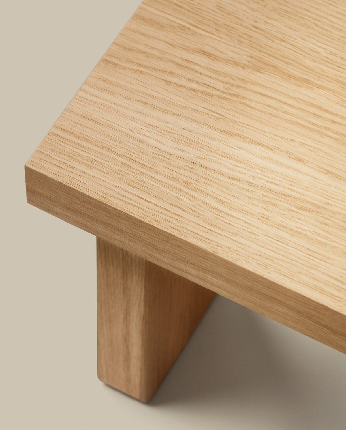 Oaq Couchtisch aus Eichenfurnier mit natürlichem Finish 89 x 62 cm FSC Mix Credit in Natur präsentiert im Onlineshop von KAQTU Design AG. Couchtisch ist von Kave Home