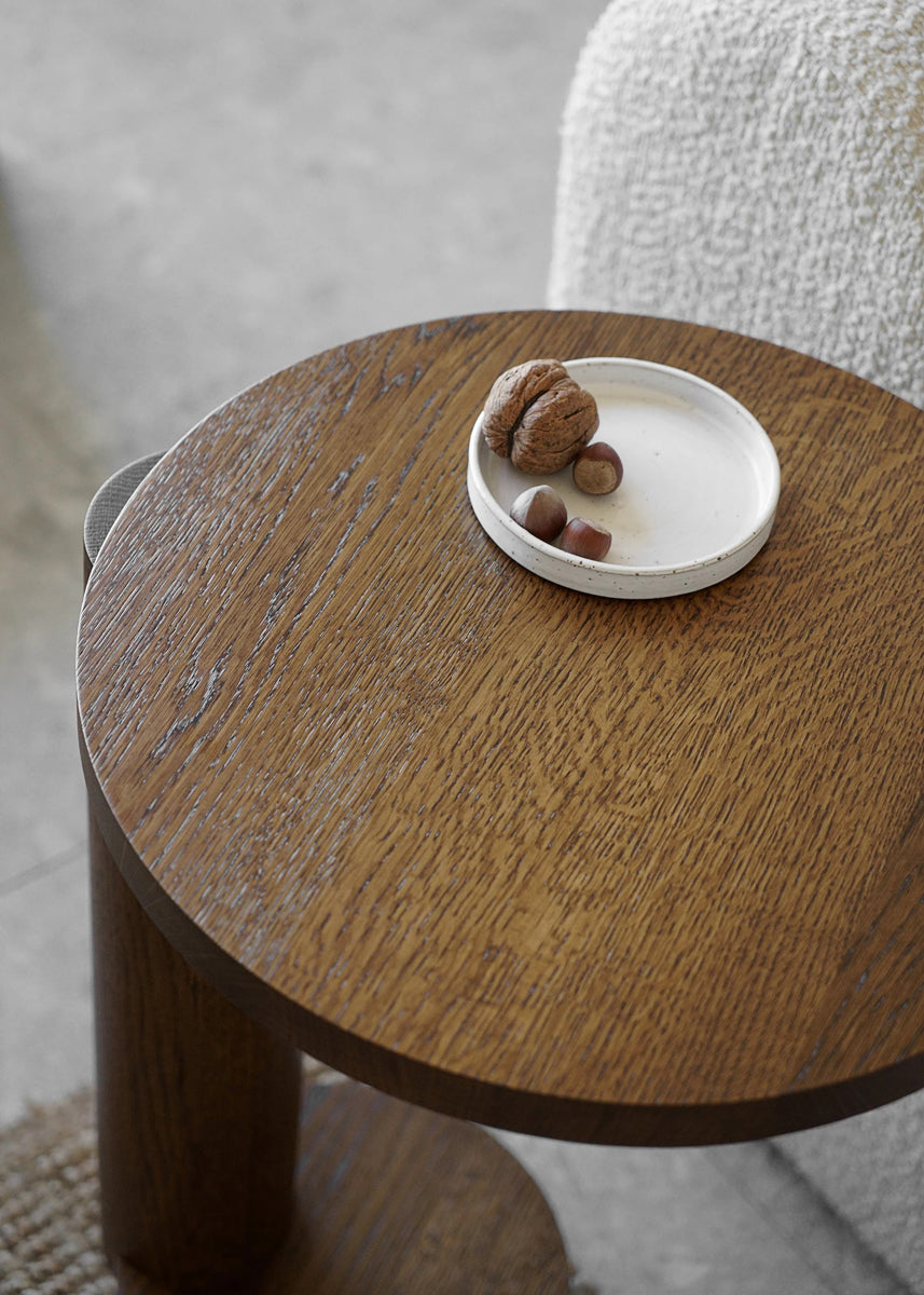 Moderner Beistelltisch Bold BDT01 von Tamo: Runde Holzplatte, minimalistisches Design, ideal für stilvolle Akzente in jedem Raum.