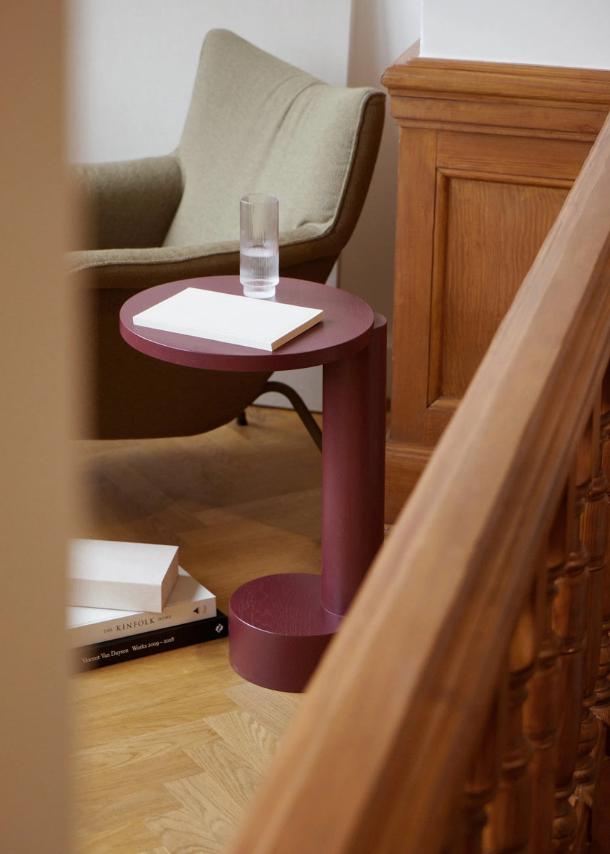 Eleganter Beistelltisch Bold BDT01 von Tamo: Runde Holzoberfläche, zeitloses Design, perfekt für moderne Wohnräume und stilvolle Akzente.