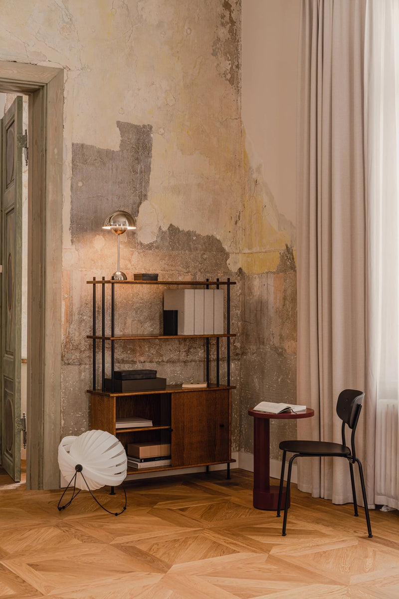Modernes Holz-Halbregal Bava BV10P3 von Tamo, perfekt für die dekorative Anordnung von Büchern und Deko-Elementen in jedem Raum.