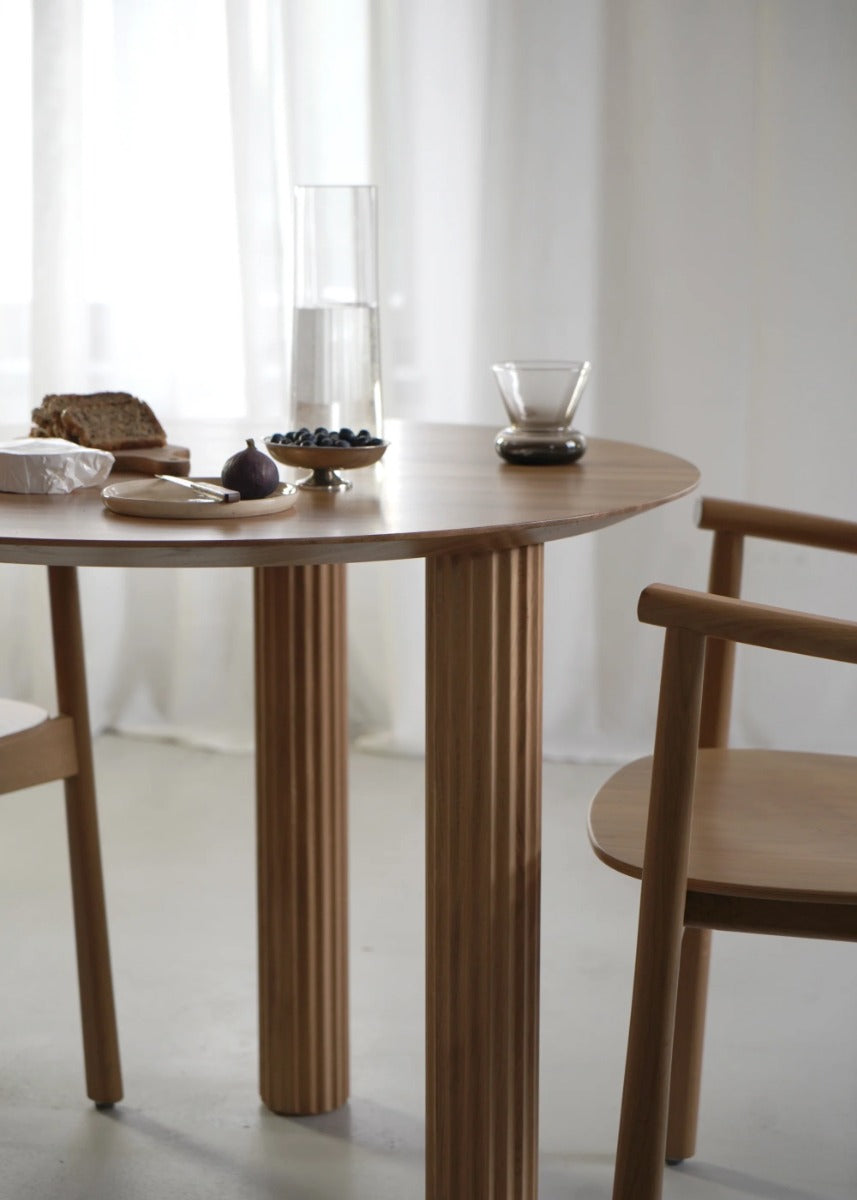 Eleganter Holz-Cafeteriatisch Filar FILR90, rechteckig, ideal für gesellige Runden und stilvolle Esszimmergestaltung.