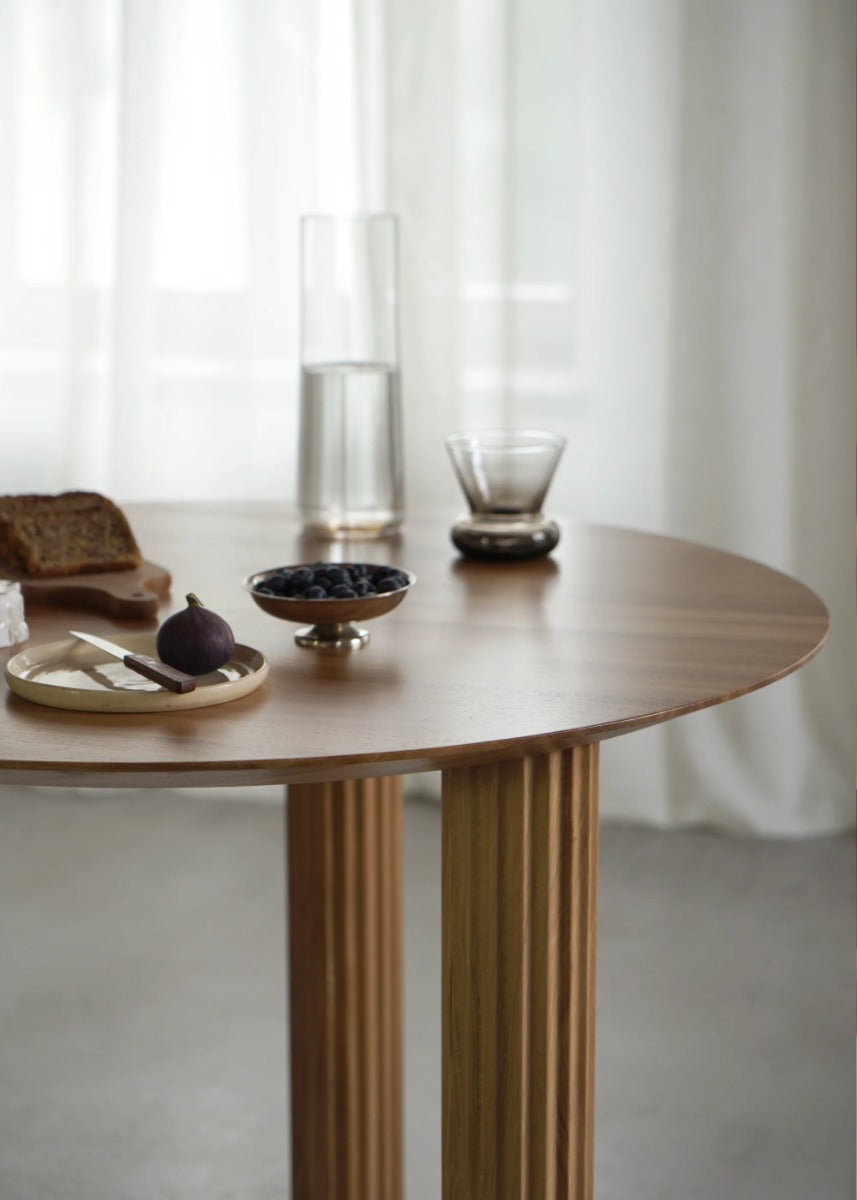 Moderner Filar FILR90 Esstisch aus Holz, rechteckig, perfekt für gemütliche Zusammenkünfte und ansprechende Inneneinrichtungen.