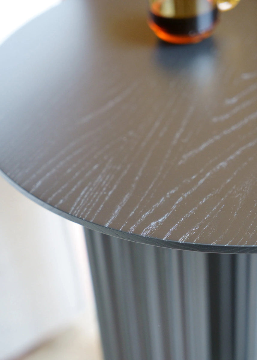 Stilvoller Filar FILR42 Beistelltisch aus Holz von Tamo, perfekt für zeitgemäße Inneneinrichtungen und als praktisches Möbelstück.