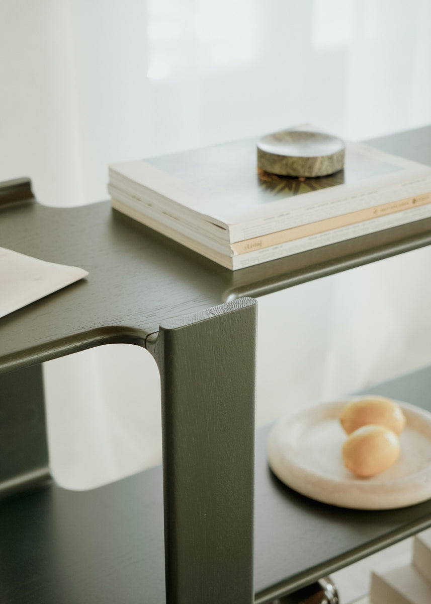 Modernes Standregal Ligo LGB1112 aus hochwertigem Holz von Tamo, ideal zur stilvollen Aufbewahrung und Dekoration in Ihrem Zuhause.
