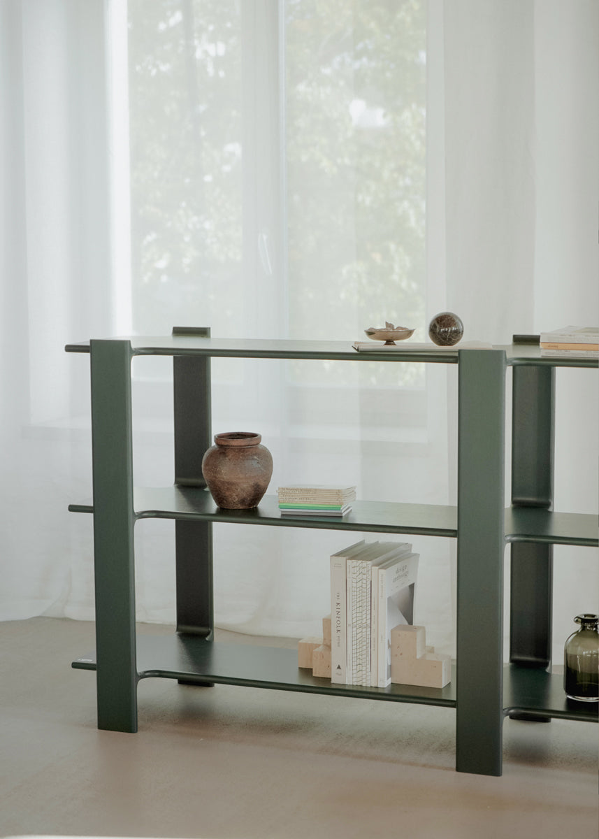 Modernes Standregal Ligo LGB1112 aus hochwertigem Holz von Tamo, ideal zur stilvollen Aufbewahrung und Dekoration in jedem Raum.