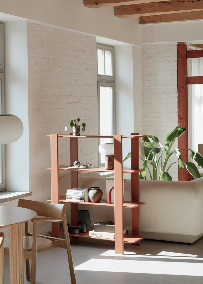 Elegantes Holzregal Ligo LGB1112 von Tamo, perfekt für die stilvolle Organisation und Präsentation Ihrer Lieblingsstücke im Wohnbereich.