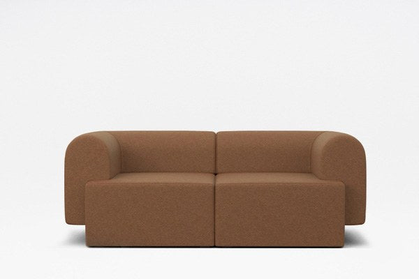 Modulares Sofa Tori von Tamo in Anthrazit mit gepolsterter Sitzfläche, abgerundeter Rückenlehne und Kunststofffüssen.