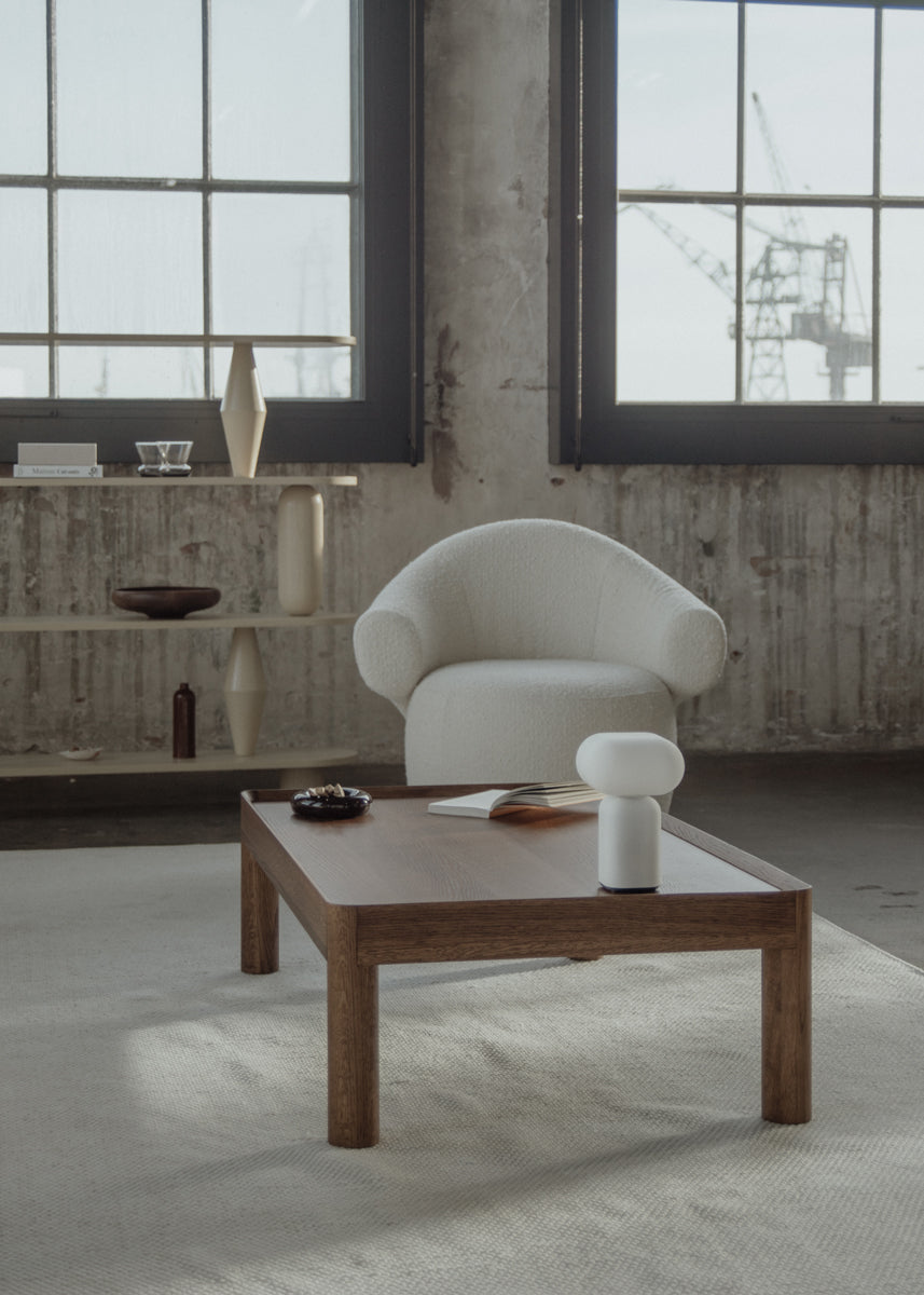 Eleganter Drehsessel Conva RPS01 von Tamo, perfekt für entspannte Momente und stilvolle Einrichtung, bietet hohen Sitzkomfort und modernes Flair.