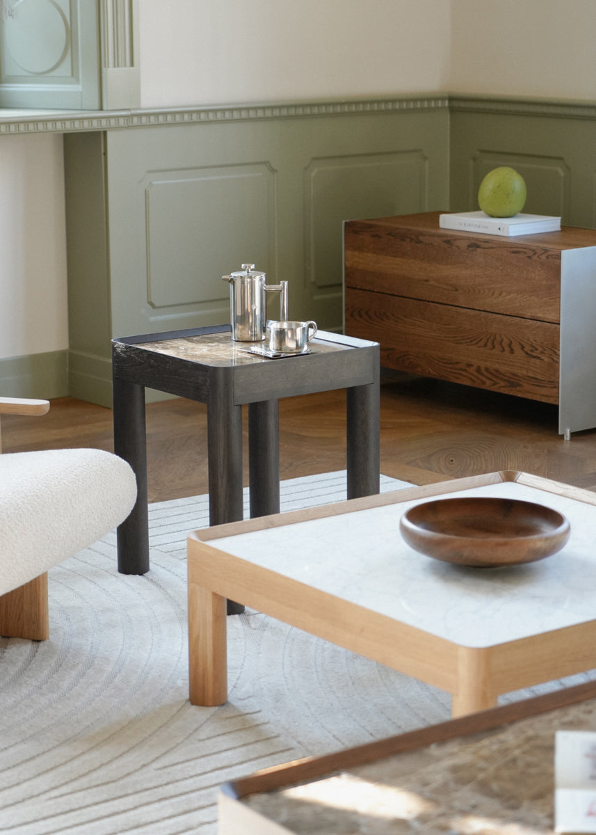 Eleganter Inset IST41 Beistelltisch von Tamo, perfekt für moderne Interieurs, bietet praktischen Stauraum und ansprechendes Design.