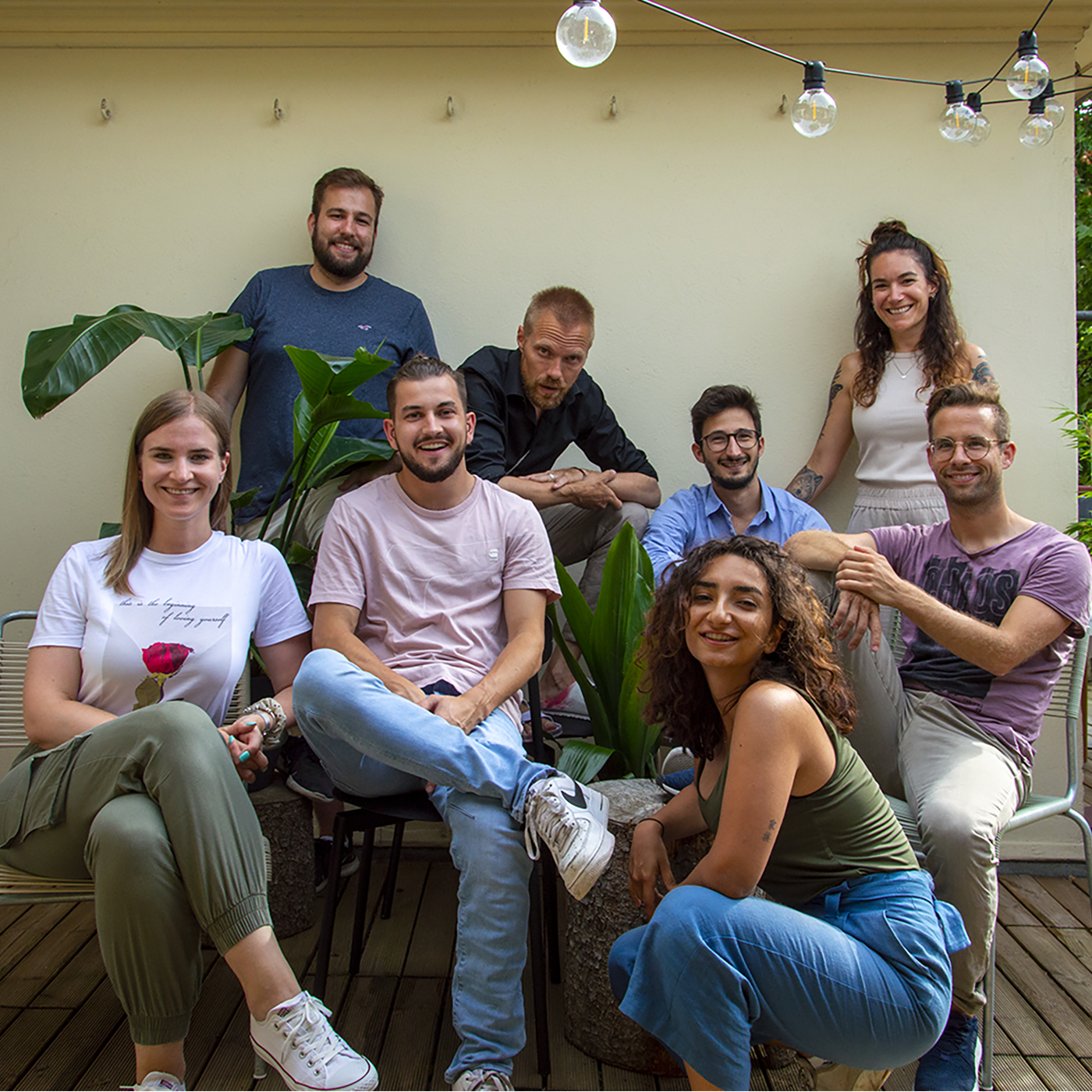 Team KAQTU auf der Terrasse