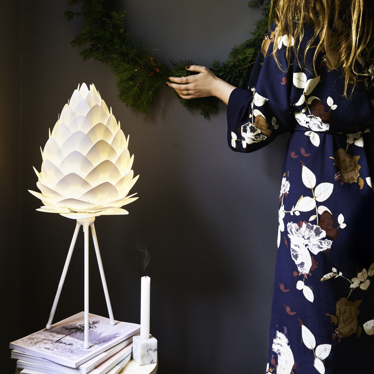 Conia Pendellampe in White präsentiert im Onlineshop von KAQTU Design AG. Lampenschirm ist von Umage