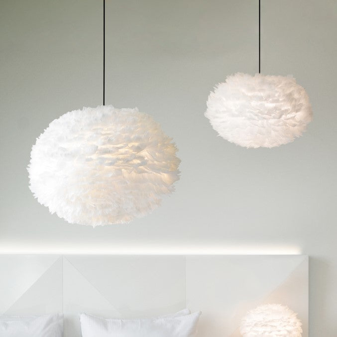 Eleganter Eos Lampenschirm von Umage in strahlendem Weiß, ideal für stilvolle Wohnräume und sorgt für ein einladendes Lichtspiel.