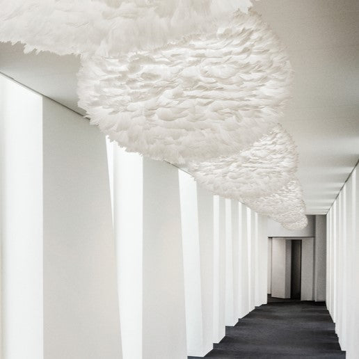 Moderner Eos Lampenschirm von Umage in reinem Weiß, perfekt für eine gemütliche Atmosphäre und harmonisches Licht in jedem Raum.