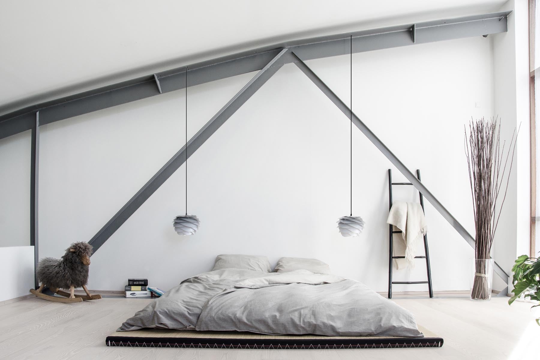 Eleganter Carmina Lampenschirm in Grau von Umage, ideal für stilvolle Beleuchtung und moderne Wohnräume.