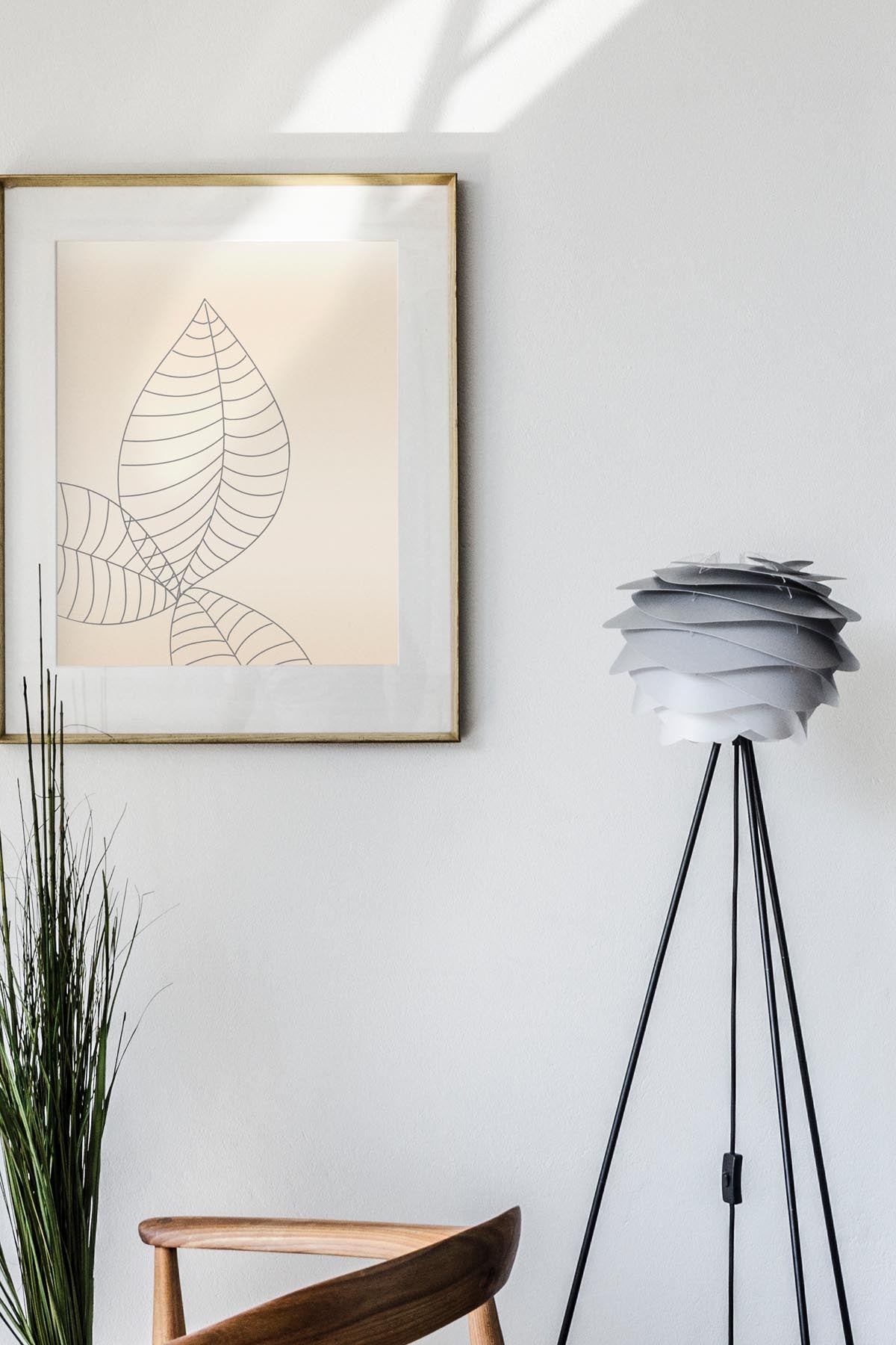 Eleganter Carmina Lampenschirm in zeitlosem Grau von Umage, ideal für stilvolle Beleuchtung und einladendes Ambiente.