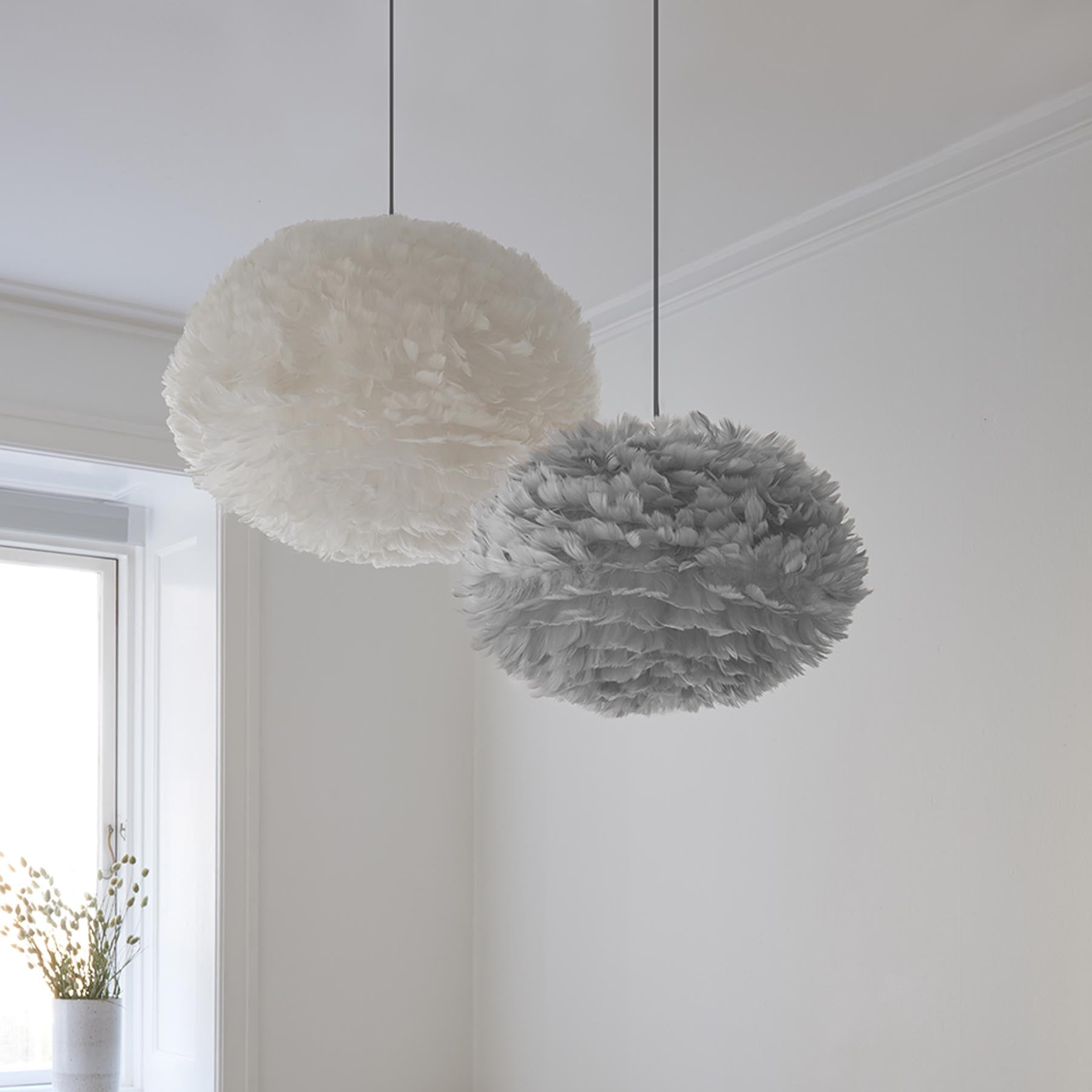 Eleganter Eos Lampenschirm von Umage in strahlendem Weiß, ideal für stilvolle Innenräume und harmonische Beleuchtungseffekte.