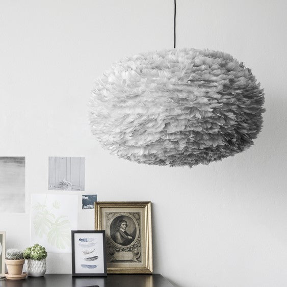 Eleganter Eos Lampenschirm von Umage in sanftem Hellgrau, ideal für stilvolle Akzente und gemütliche Lichtstimmungen in jedem Raum.
