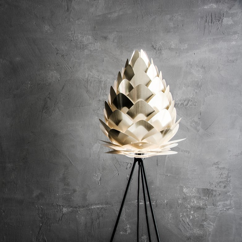 Conia Pendellampe in Brushed Brass präsentiert im Onlineshop von KAQTU Design AG. Lampenschirm ist von Umage