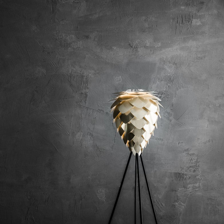 Conia Pendellampe in Brushed Brass präsentiert im Onlineshop von KAQTU Design AG. Lampenschirm ist von Umage