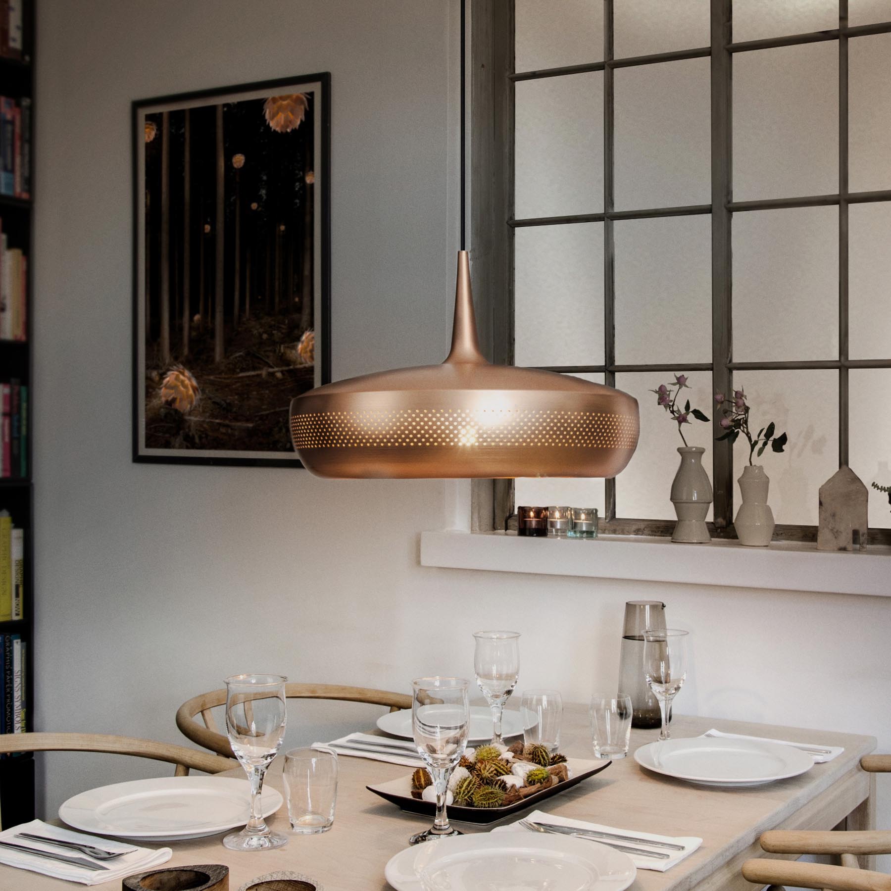 Eleganter Clava Dine Lampenschirm von Umage, aus hochwertigem gebürstetem Messing, ideal für eine gemütliche und moderne Atmosphäre.