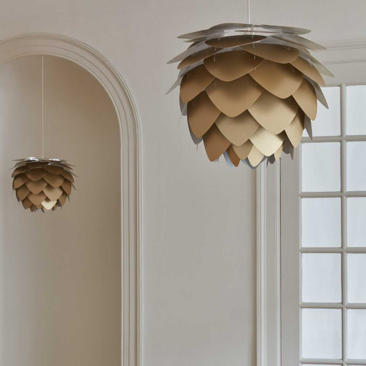 Aluvia Medium Lampenschirm in Brushed Brass präsentiert im Onlineshop von KAQTU Design AG. Lampenschirm ist von Umage
