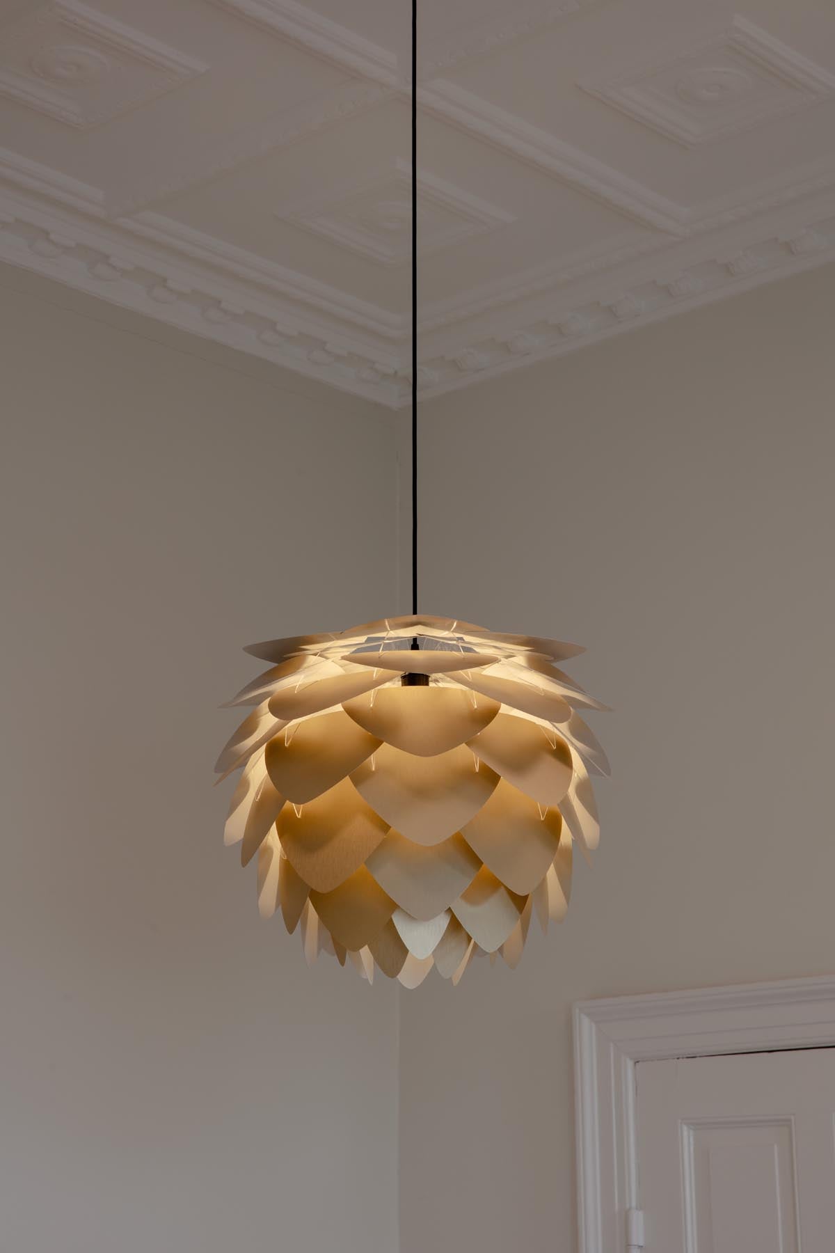 Aluvia Medium Lampenschirm in Brushed Brass präsentiert im Onlineshop von KAQTU Design AG. Lampenschirm ist von Umage