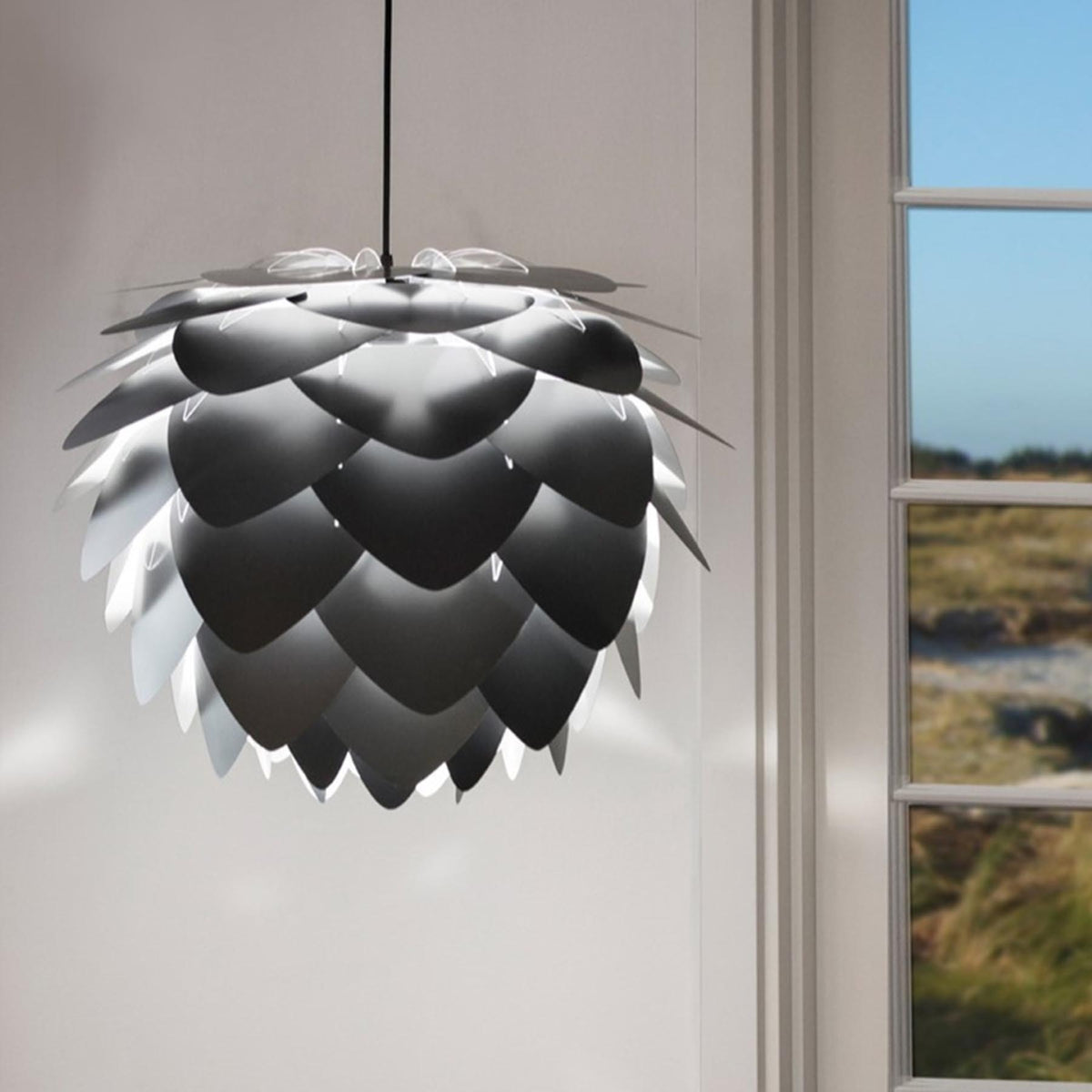 Aluvia Medium Lampenschirm in Anthracite Grey präsentiert im Onlineshop von KAQTU Design AG. Lampenschirm ist von Umage