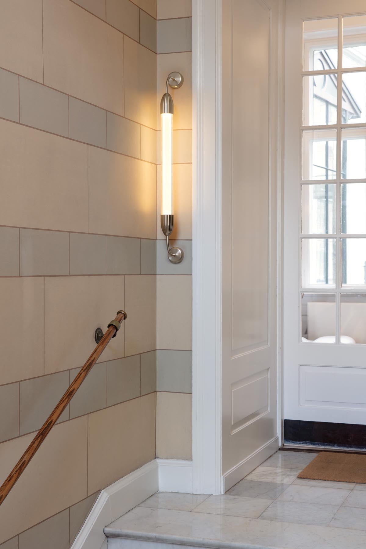 Moderne Lemon Squeeze Wandleuchte aus Messing, stilvoll und elegant, ideal für stimmungsvolle Beleuchtung in jedem Raum.