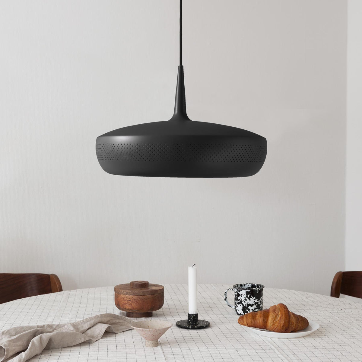 Clava Dine Lampenschirm in Black präsentiert im Onlineshop von KAQTU Design AG. Pendelleuchte ist von Umage
