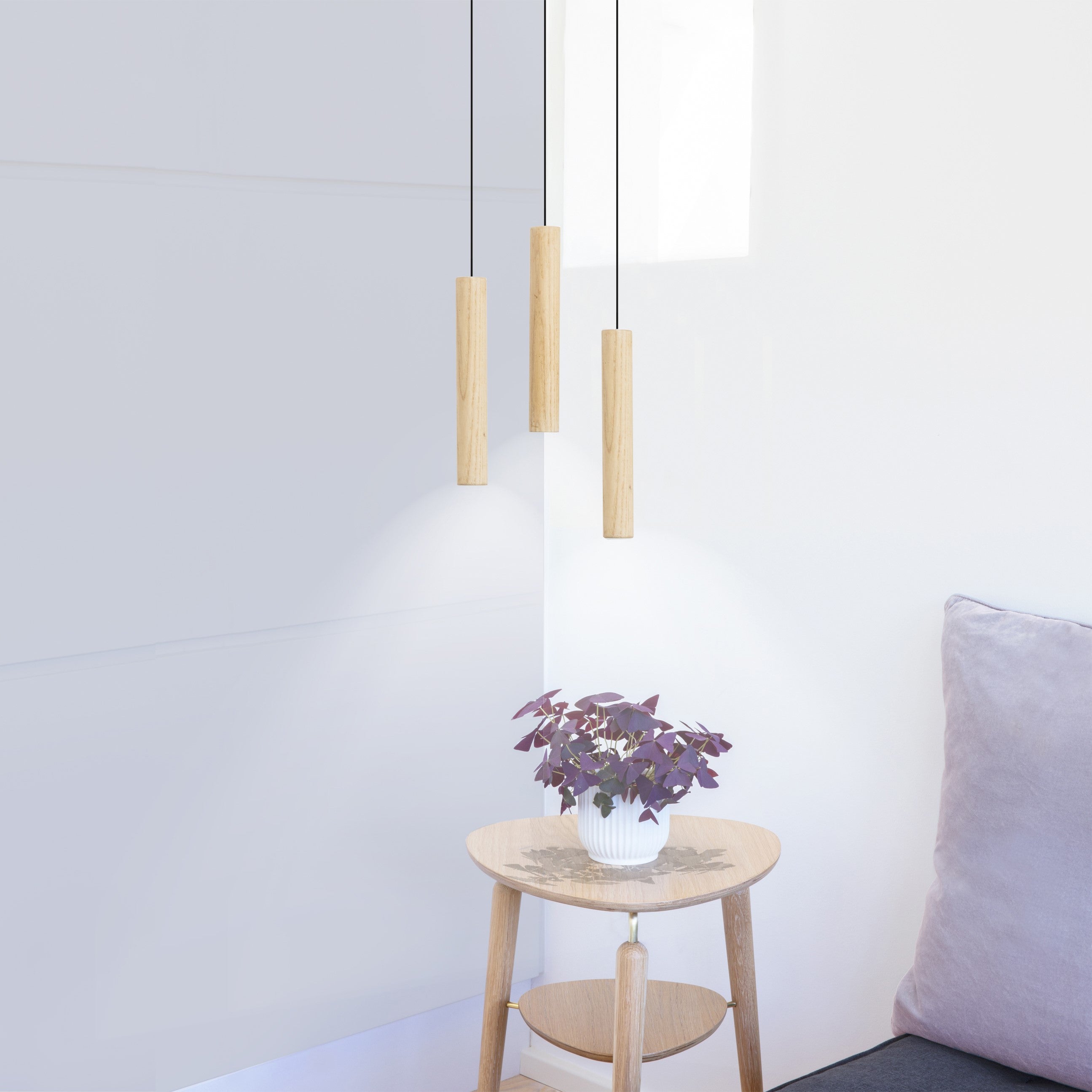 Stimmungsvolle 3er Gruppe von Chimes Lampenschirmen von Umage, perfekt für eine moderne und einladende Beleuchtung in jedem Raum.