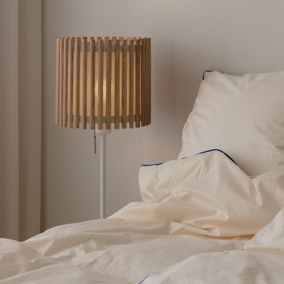 Komorebi Circle Lampenschirm in Oak präsentiert im Onlineshop von KAQTU Design AG. Pendelleuchte ist von Umage
