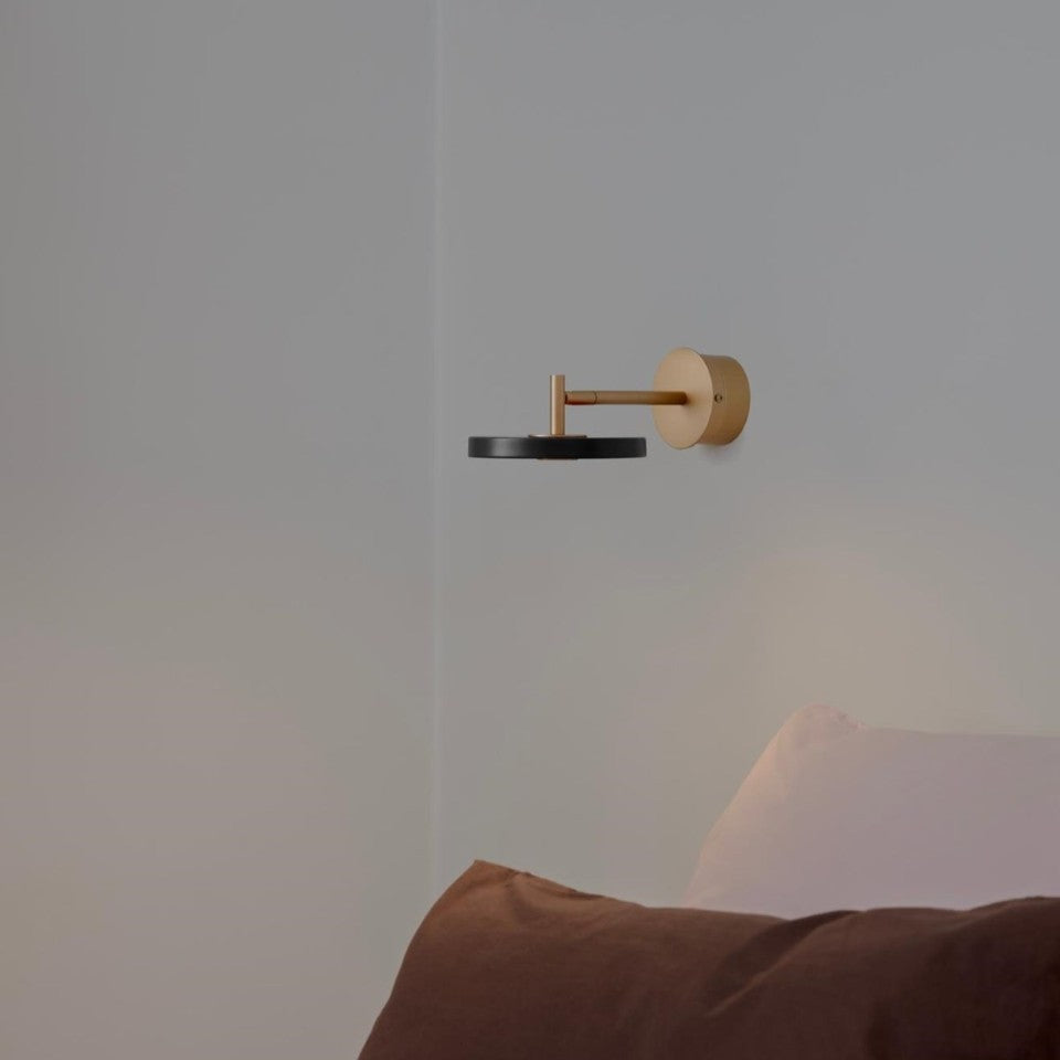 Asteria Wandleuchte short Hardwired in Black präsentiert im Onlineshop von KAQTU Design AG. Wandleuchte ist von Umage