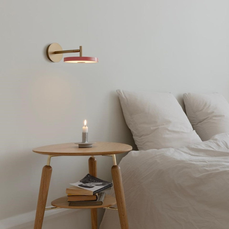 Asteria Wandleuchte short Hardwired in Nuance Rose präsentiert im Onlineshop von KAQTU Design AG. Wandleuchte ist von Umage