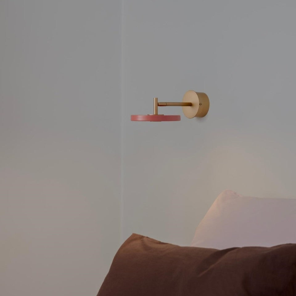 Asteria Wandleuchte short Hardwired in Nuance Rose präsentiert im Onlineshop von KAQTU Design AG. Wandleuchte ist von Umage
