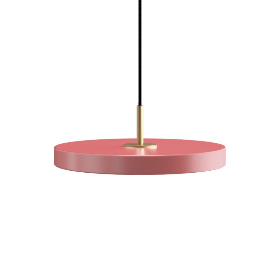 Asteria Plus Medium Pendellampe in Nuance Rose präsentiert im Onlineshop von KAQTU Design AG. Pendelleuchte ist von Umage