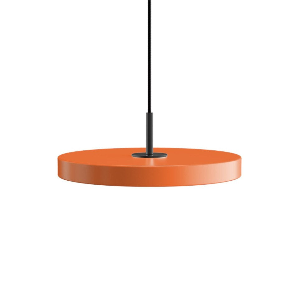Asteria Plus Mini Pendellampe in Nuance Orange präsentiert im Onlineshop von KAQTU Design AG. Pendelleuchte ist von Umage