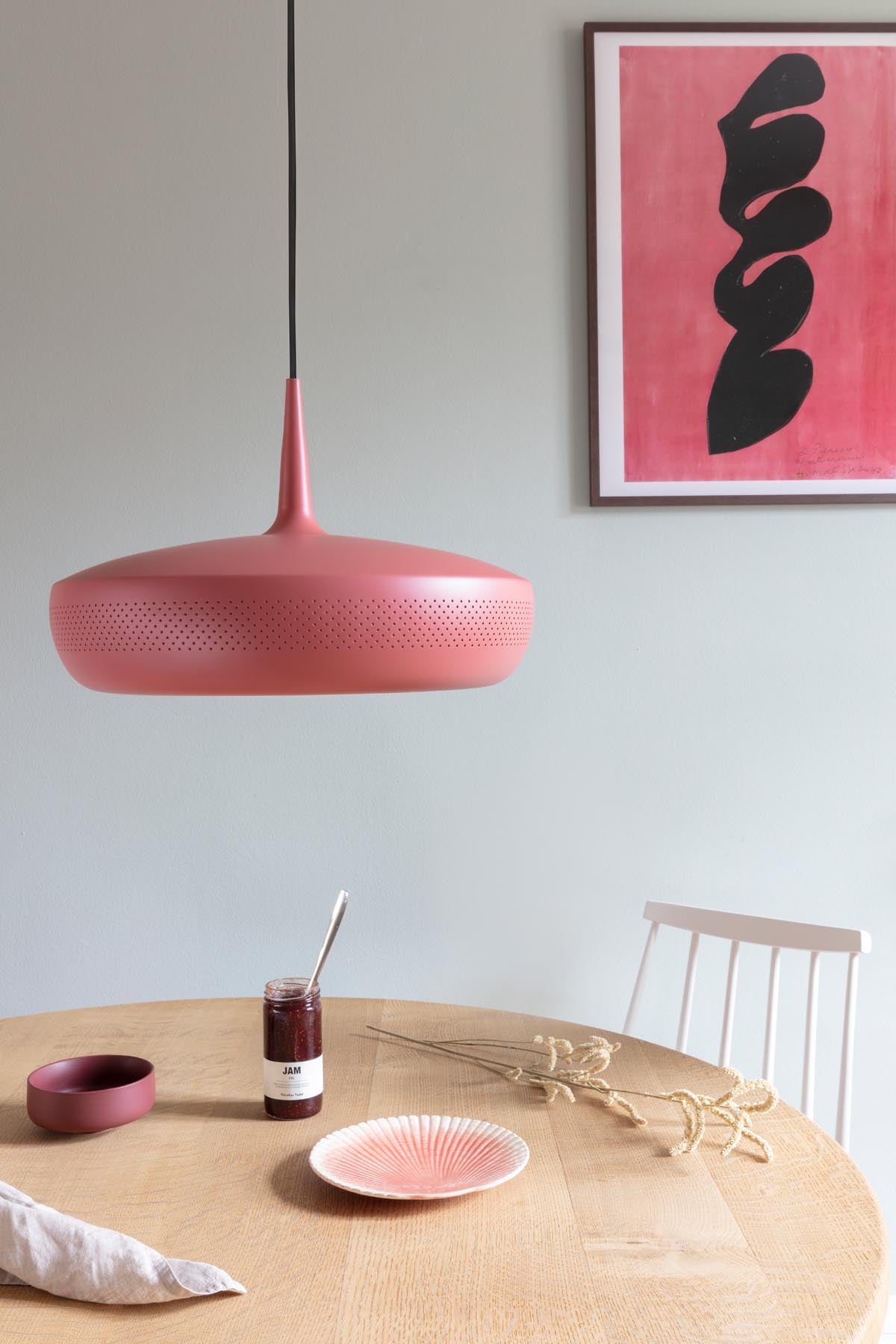 Clava Dine Lampenschirm in Red Earth präsentiert im Onlineshop von KAQTU Design AG. Pendelleuchte ist von Umage