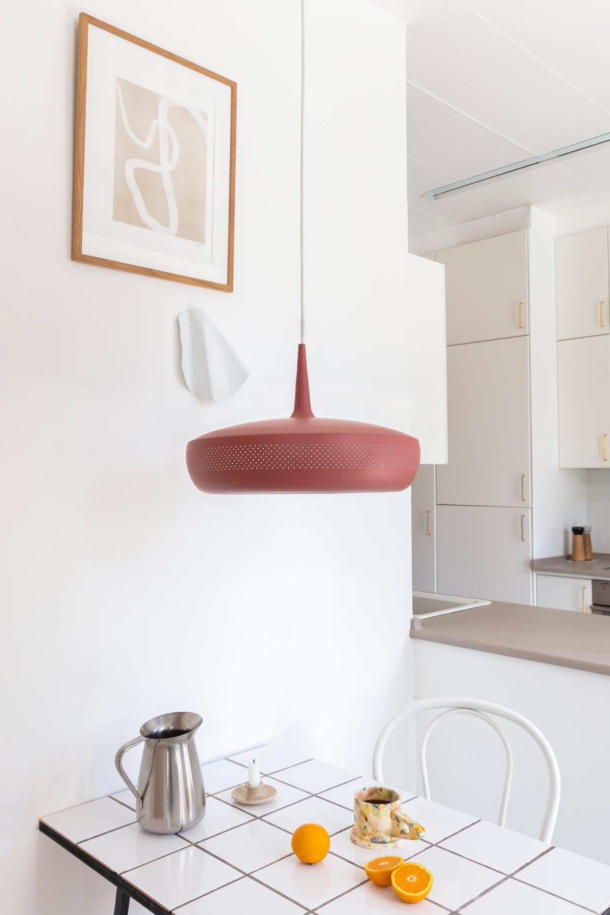 Clava Dine Lampenschirm in Red Earth präsentiert im Onlineshop von KAQTU Design AG. Pendelleuchte ist von Umage