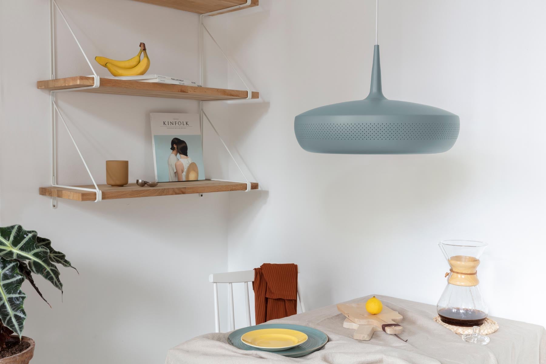 Moderner Clava Dine Lampenschirm in Slate von Umage, perfekt für eine stilvolle Beleuchtung in jedem Wohnambiente.