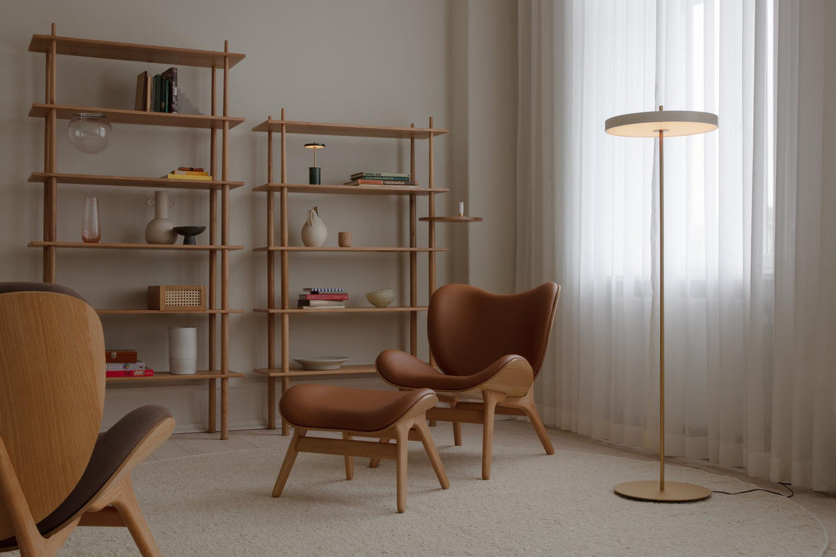 Asteria Stehleuchte in Pearl White präsentiert im Onlineshop von KAQTU Design AG. Stehleuchte ist von Umage