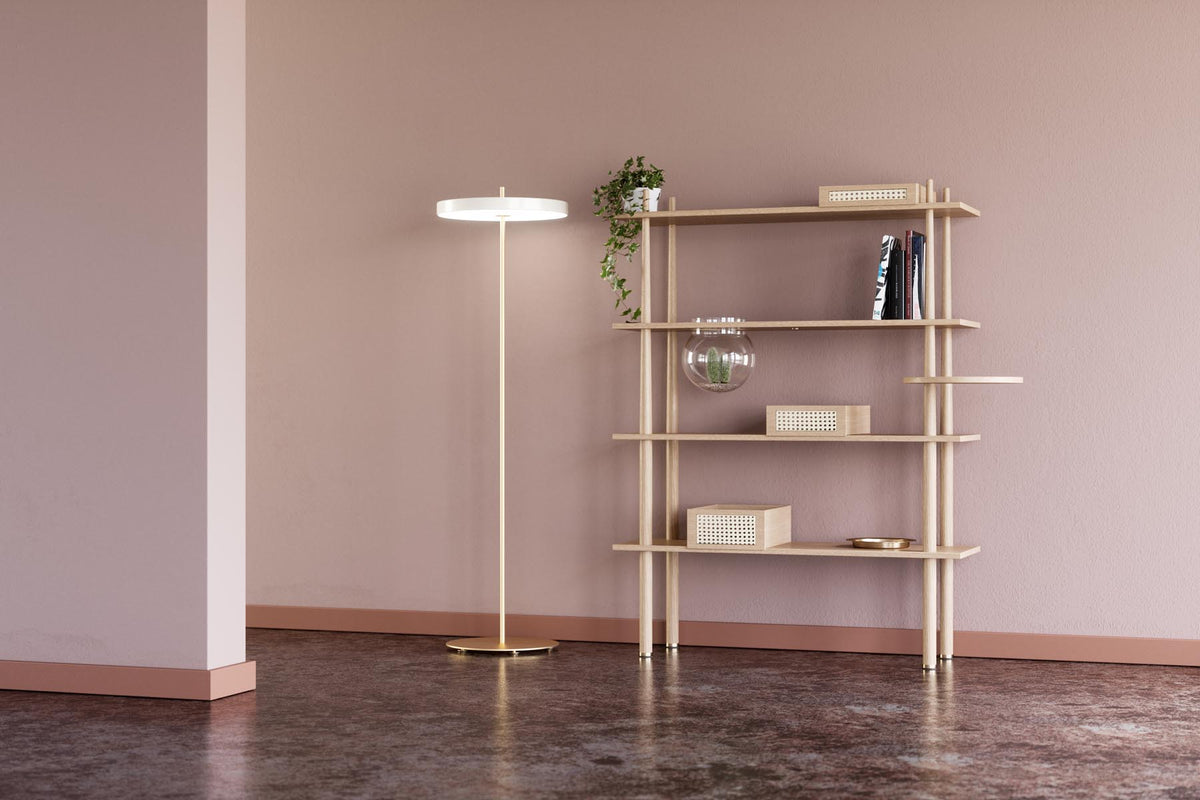 Asteria Stehleuchte in Pearl White präsentiert im Onlineshop von KAQTU Design AG. Stehleuchte ist von Umage