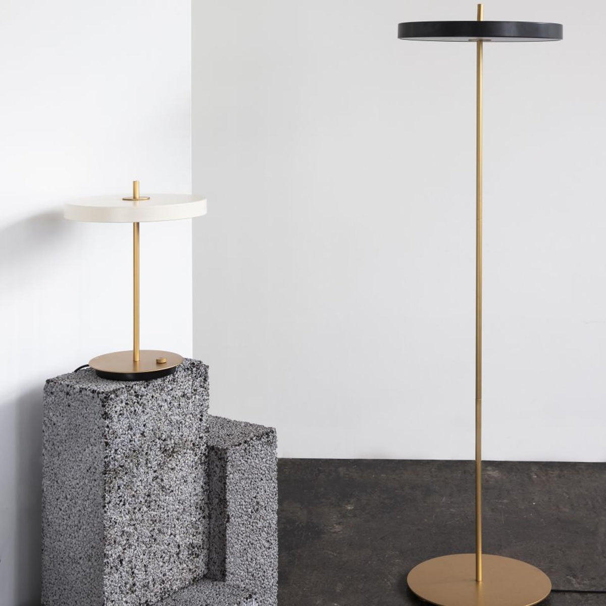 Asteria Stehleuchte in Black präsentiert im Onlineshop von KAQTU Design AG. Stehleuchte ist von Umage