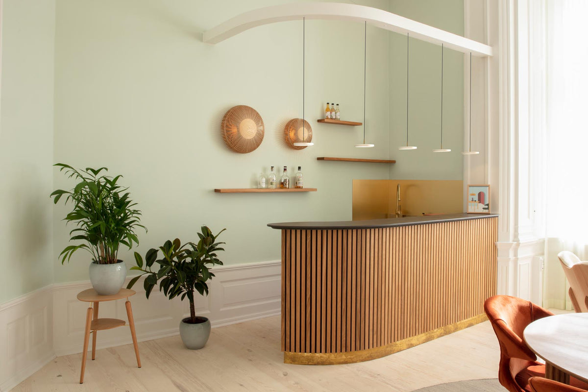 Clava Up Wood Wandleuchte in Oak präsentiert im Onlineshop von KAQTU Design AG. Wandleuchte ist von Umage
