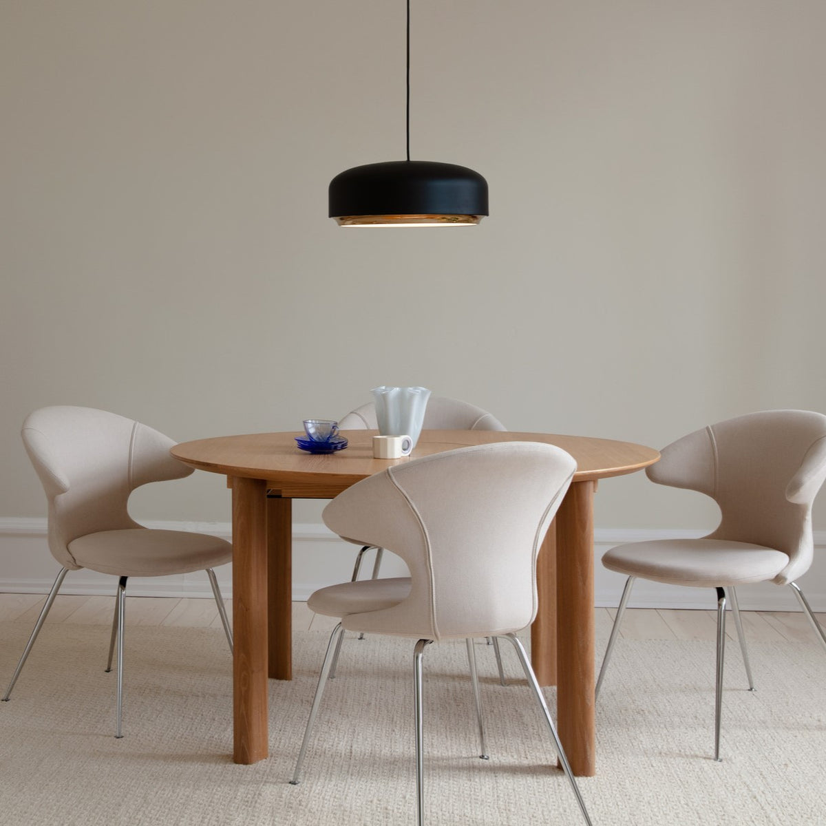 Hazel Medium  Pendellampe in Black präsentiert im Onlineshop von KAQTU Design AG. Pendelleuchte ist von Umage