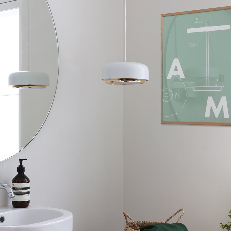 Hazel Medium  Pendellampe in White präsentiert im Onlineshop von KAQTU Design AG. Pendelleuchte ist von Umage