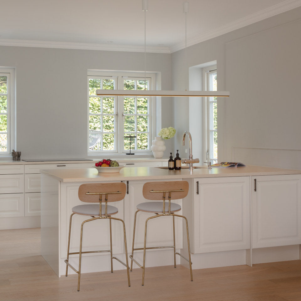 Hazel Branch Pendellampe in White/Brass präsentiert im Onlineshop von KAQTU Design AG. Pendelleuchte ist von Umage