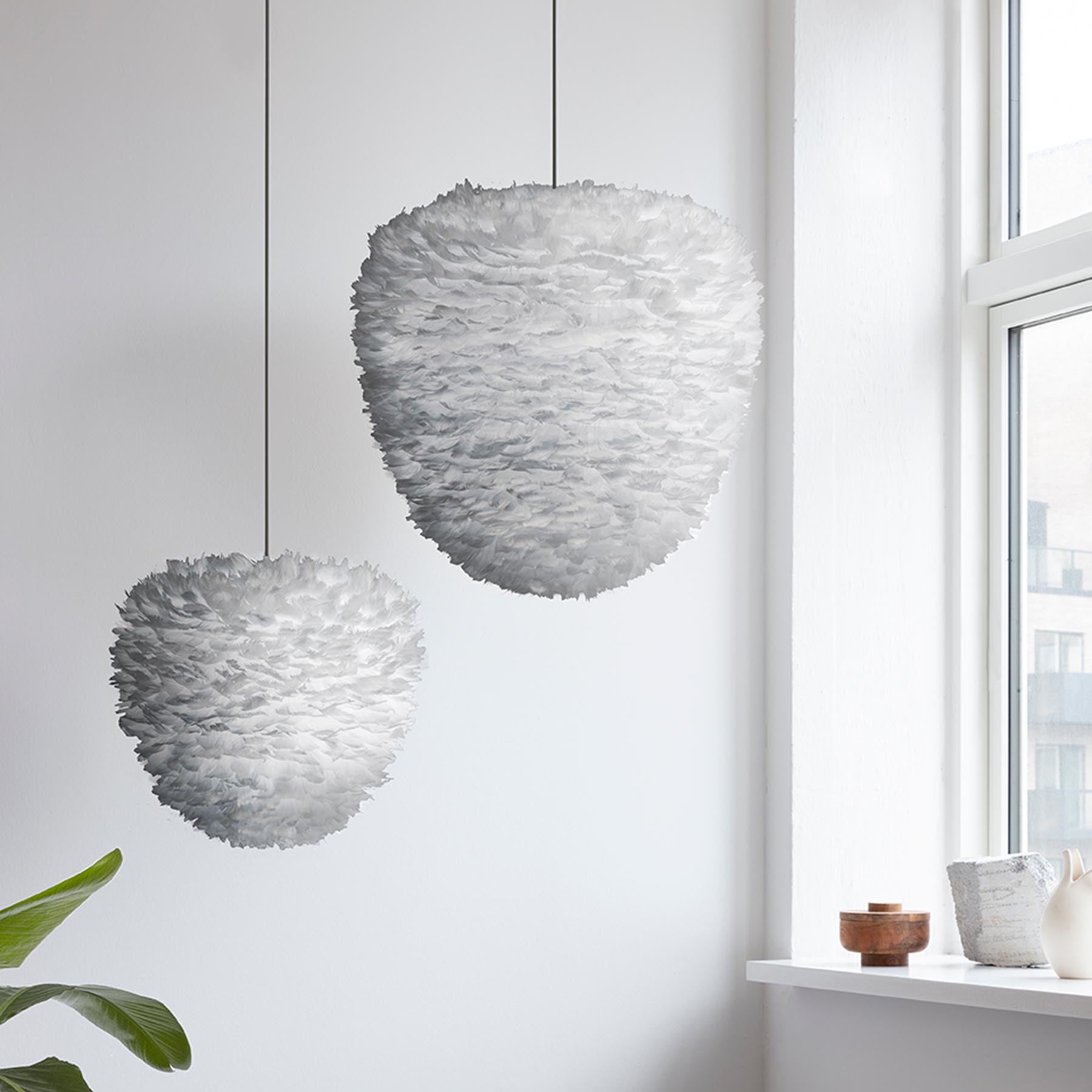 Elegante Pendelleuchte Eos Evia von Umage in strahlendem Weiß, ideal für eine gemütliche Atmosphäre in jedem modernen Zuhause.