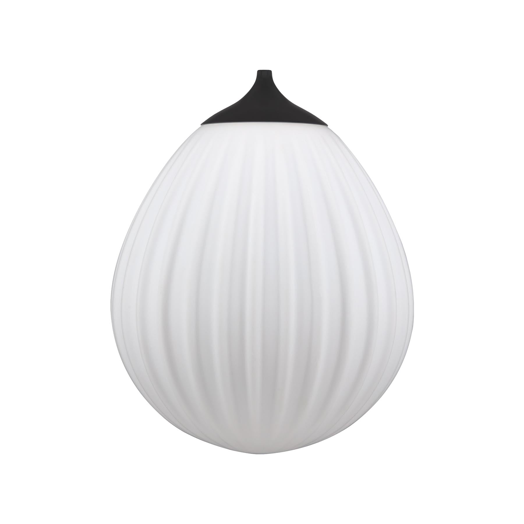 Stilvoller Lampenschirm "Around the World" von Umage, der durch seine einzigartige Form und Design eine warme, einladende Stimmung schafft.