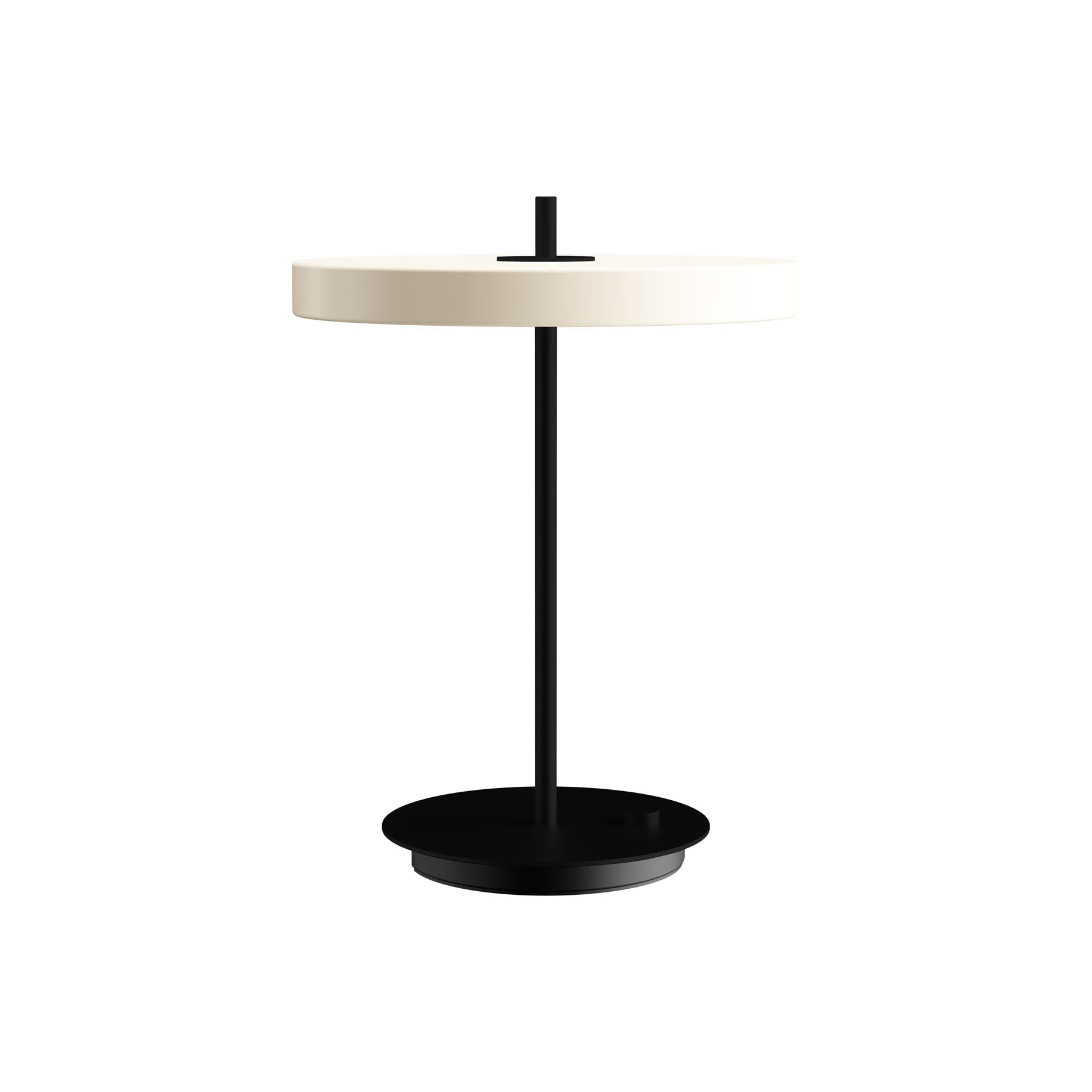 Asteria Tischleuchte in Pearl White/Black Stem präsentiert im Onlineshop von KAQTU Design AG. Tischleuchte ist von Umage